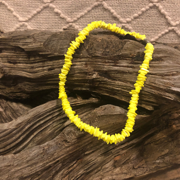 Jewelry - ⭐️Yellow Puka Shell Necklace Beach Surfer choker